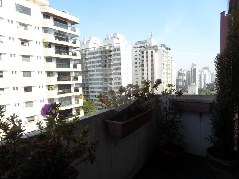 Apartamento à venda com 3 quartos, sendo 2 suítes, em Campo Belo, São Paulo, SP