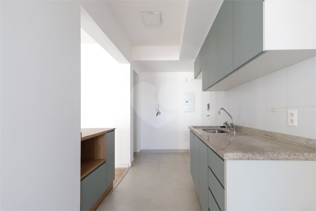 Apartamento à venda com 3 suítes em Vila Anastácio, São Paulo, SP