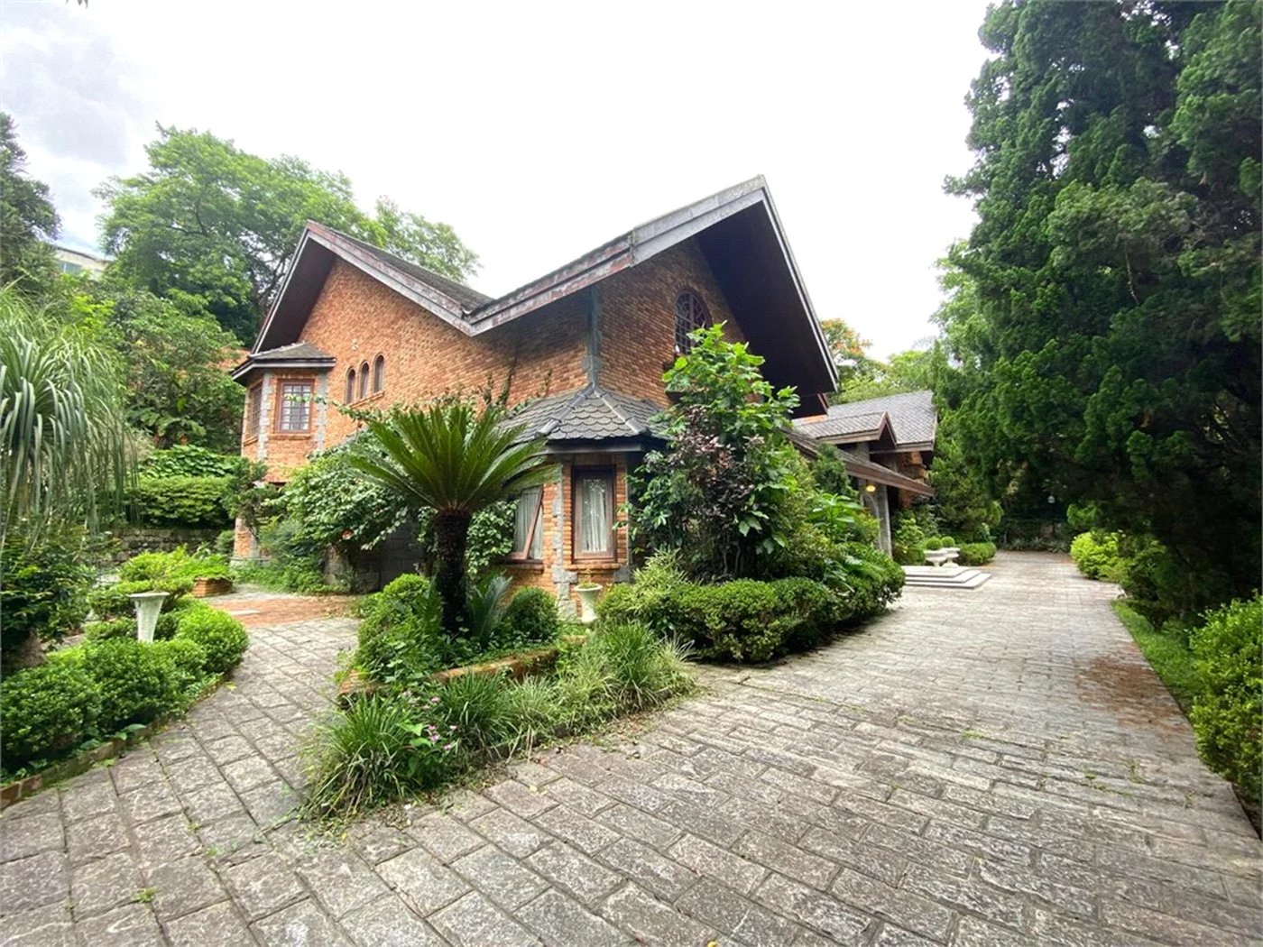 Casa à venda ou para alugar com 5 quartos, sendo 3 suítes, em Fazenda Morumbi, São Paulo, SP