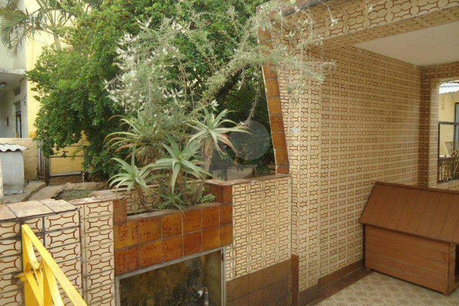Casa à venda com 4 quartos, sendo 1 suíte, no condomínio Predio Comercial, São Paulo - SP