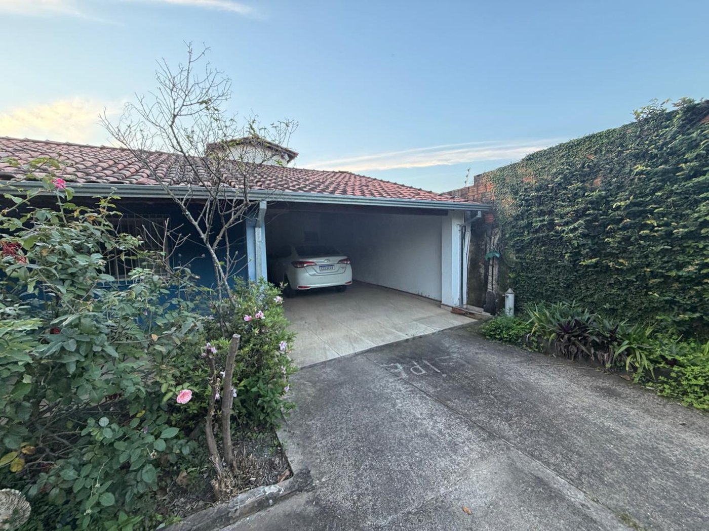 Casa Térrea à venda com 9 quartos, sendo 2 suítes, no condomínio Seranila, Monte Mor - SP