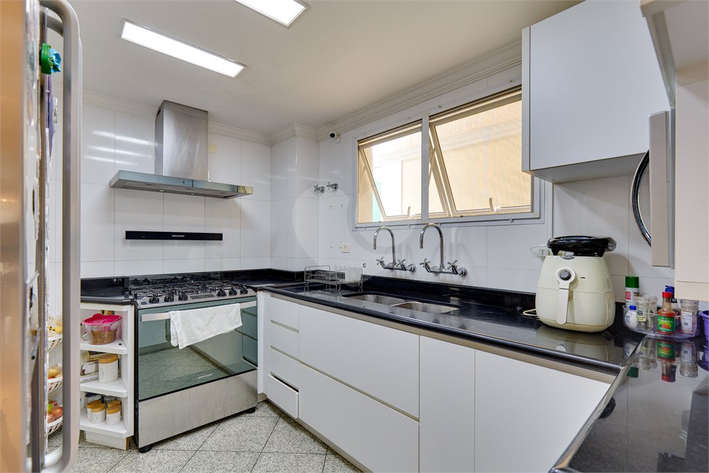 Casa à venda com 4 suítes no condomínio Ville Bosqueé, São Paulo - SP