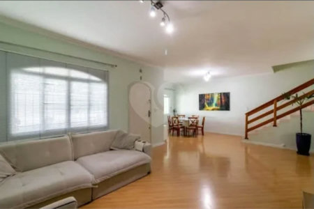 Sobrado à venda no Jardim Bom Clima, com 300 m² com 3 dormitórios piscina e churrasqueira