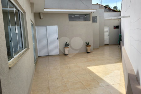Casa térrea para venda em Araraquara/SP.