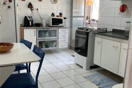 EXCELENTE APARTAMENTO 3DRMS 1STE - AREJADO E ILUMINADO NATURALMENTE