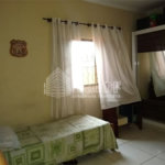 Casa Térrea com 3 dormitórios, sendo 1 suíte.
