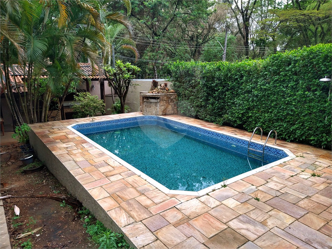 SOBRADO DE 426,0 M² COM 04 SUITES, SALÃO DE FESTAS, 06 VAGAS,06 BANHEIROS E PISCINA PARA LOCAÇÃO OU VENDA NO BARRO BRANCO