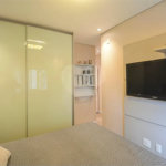 Espaço, conforto e uma localização privilegiada fazem deste apartamento mobiliado no Baeta Neves, em São Bernardo do Campo, uma excelente opção para seu novo lar. Com 118 m², três dormitórios e quatro banheiros, o imóvel oferece ambientes amplos para acomodar a família e receber amigos com comodidad