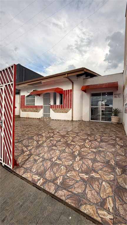 Excelente oportunidade de investimento no Terra Nova em Taubaté! Casa versátil com potencial comercial e residencial
