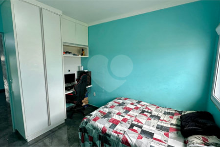 Sobrado a venda com 3 dormitorios sendo 1 suite com closet e varanda no bairro Arcoville