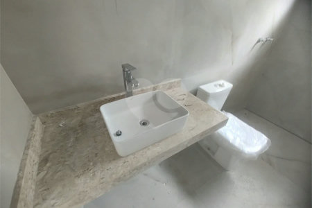 Casa exclusiva em Atibaia de alto padrão com 3 suítes, piscina, espaço gourmet, condomínio fechado, aceita financiamento
