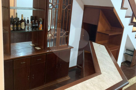 Casa Térrea com Acabamento em Tijolo Aparente e Quintal Amplo - Próximo ao Shopping Iguatemi
