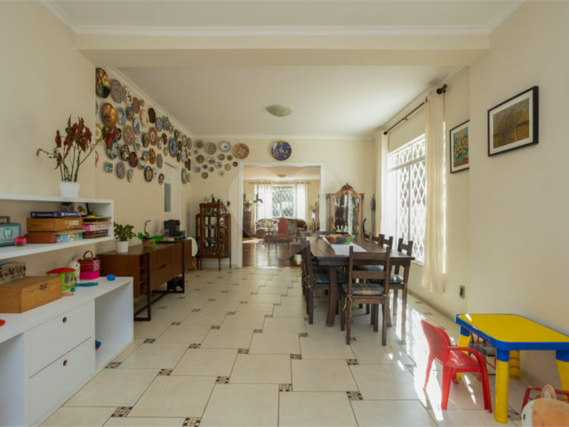 Sobrado à venda com 4 quartos, sendo 2 suítes,  em Alto de Pinheiros, São Paulo, SP