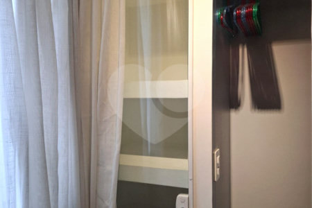 Apartamento moderno e mobiliado, 1 dormitório 1 banheiro, sala de star com varanda, cozinha americana, na Vila Olímpia.