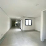 Sobrado com 194m² , 3 dormitórios , sendo 1 suíte , 4 vagas , à venda na Vila Pires , em Santo André.