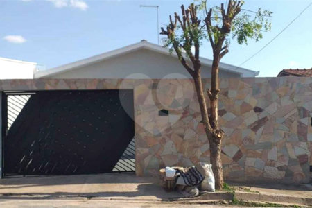 Casa térrea em Araraquara/SP.