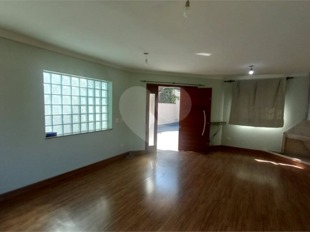 Sobrado à venda com 4 quartos, sendo 2 suítes,  em Tremembé, São Paulo, SP