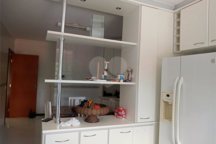 Sobrado à venda com 4 quartos, sendo 3 suítes, em Tremembé, São Paulo, SP
