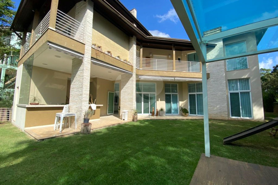 Casa à venda com 3 suítes no condomínio Parque Itatiaia, Mairiporã - SP