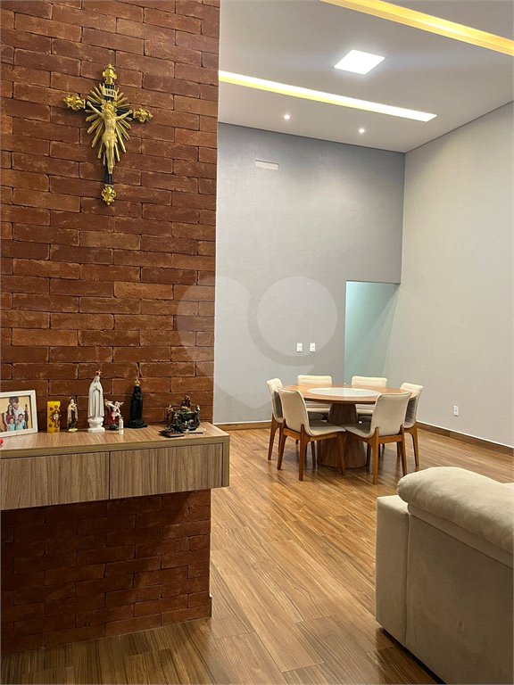 Casa à venda com 3 quartos, sendo 1 suíte, no condomínio Residencial Evidências, Indaiatuba - SP