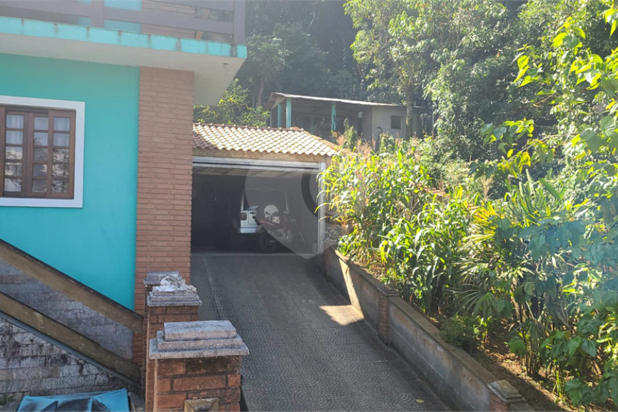 Casa à venda com 4 quartos, sendo 1 suíte, no condomínio Parque Suiça, Caieiras - SP