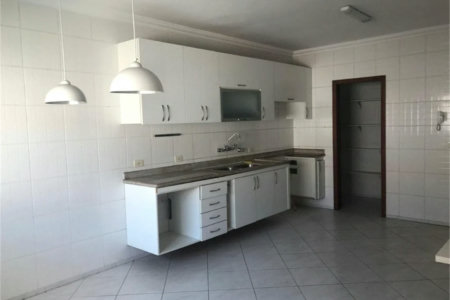 Casa à venda com 4 suítes no condomínio Vila das Emboabas, São Paulo - SP