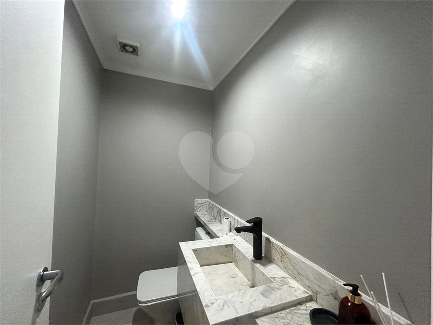 Apartamento à venda com 3 quartos, sendo 2 suítes, em Alto da Boa Vista, São Paulo, SP