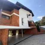 Sobrado à venda ou para alugar com 4 quartos, sendo 3 suítes, em Serra da Cantareira, Mairiporã, SP