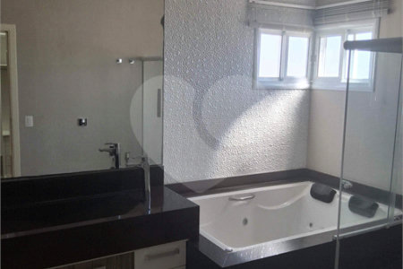 Casa à venda com 3 suítes no condomínio Portal do Jequitibá, Valinhos - SP