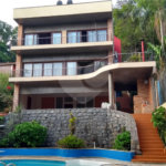 Casa à venda com 4 quartos, sendo 2 suítes, no condomínio Champs Elysees Village, Mairiporã - SP