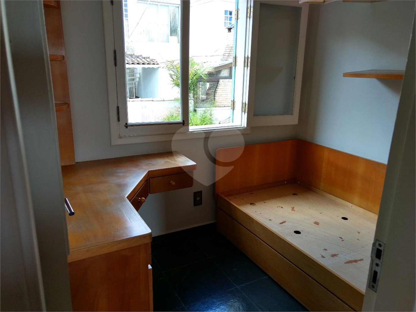 Casa à venda com 3 quartos, sendo 1 suíte, no condomínio Villaggio Dei Fiori, Louveira - SP