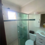 Casa à venda com 3 quartos, sendo 1 suíte, no condomínio Regina, São Paulo - SP