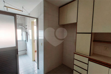 Apartamento à venda com 3 quartos, sendo 1 suíte, em Vila Olímpia, São Paulo, SP