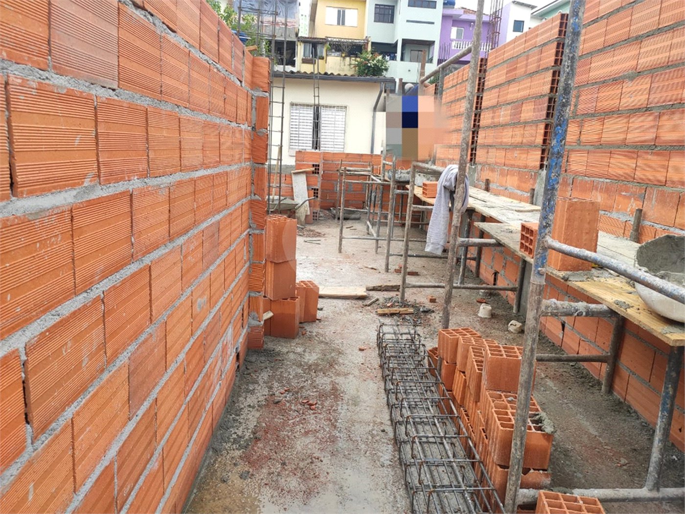 Casa para alugar com 1 quarto no condomínio Residencial Nivi, São Paulo - SP