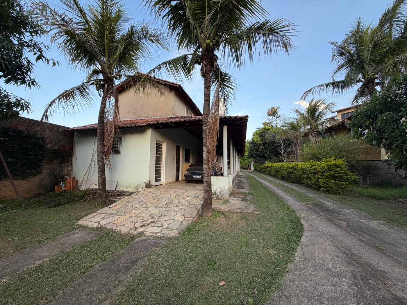 Casa Térrea à venda com 9 quartos, sendo 2 suítes, no condomínio Seranila, Monte Mor - SP