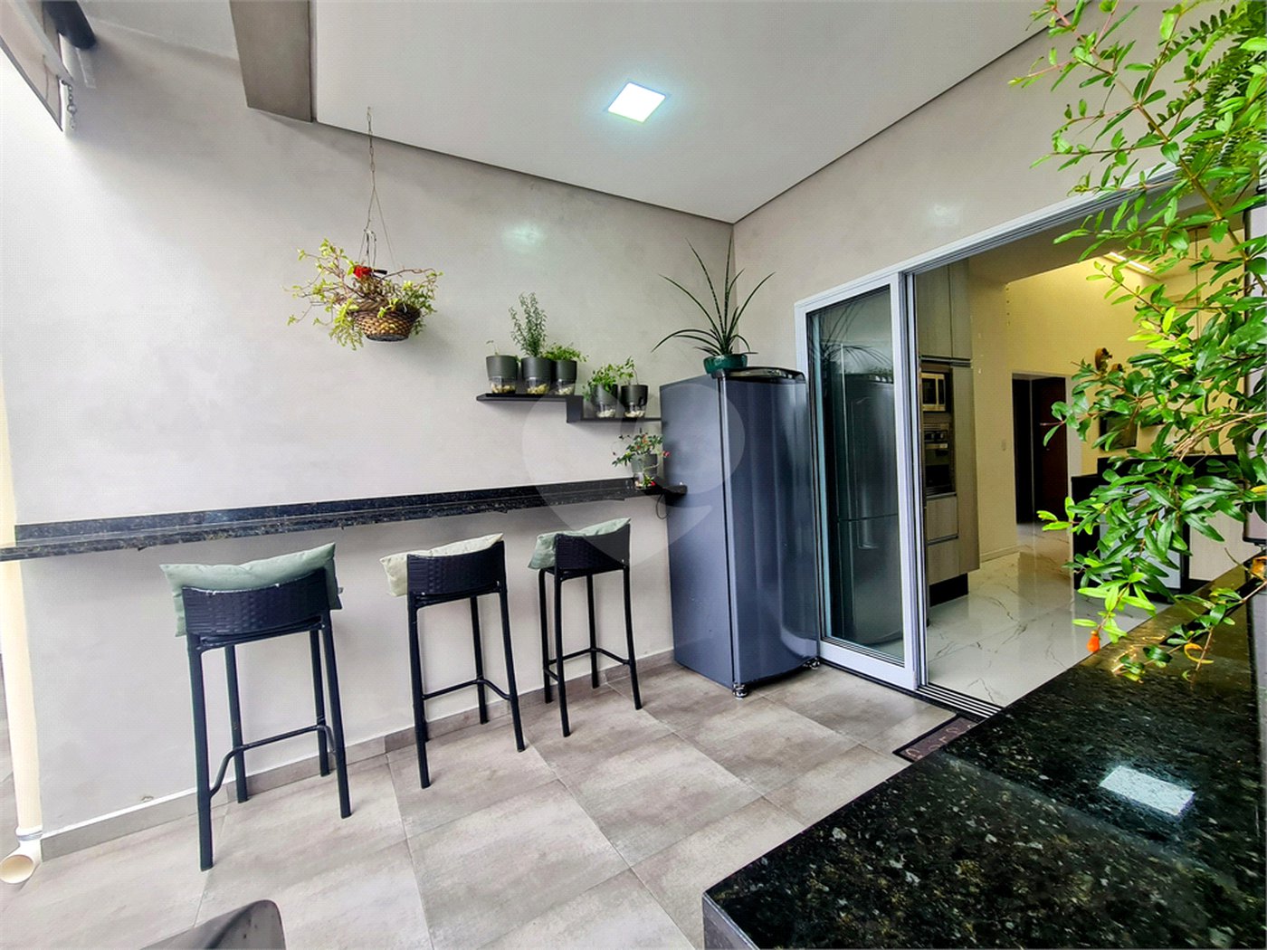 Casa à venda com 3 quartos, sendo 1 suíte, no condomínio Horto Florestal Iii, Sorocaba - SP