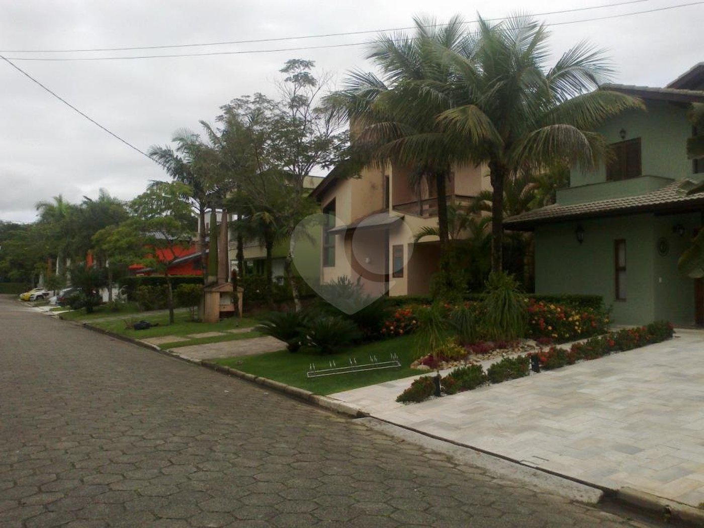 Sobrado à venda com 5 suítes em Enseada, Bertioga, SP