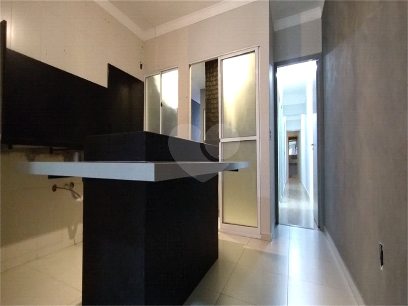 Casa à venda com 3 quartos, sendo 1 suíte, no condomínio Rio das Pedras, Salto - SP