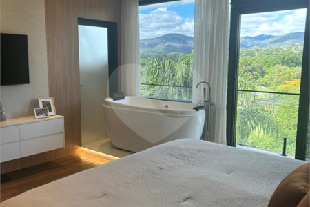 Belíssima Casa à venda com 453m², 4 suítes e 5 vagas de garagem em Atibaia!!!!