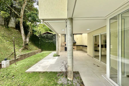 Casa à venda com 4 suítes no condomínio Recanto Impla, Carapicuíba - SP