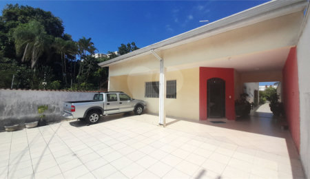 Casa à venda com 3 quartos no Centro, Peruíbe, SP