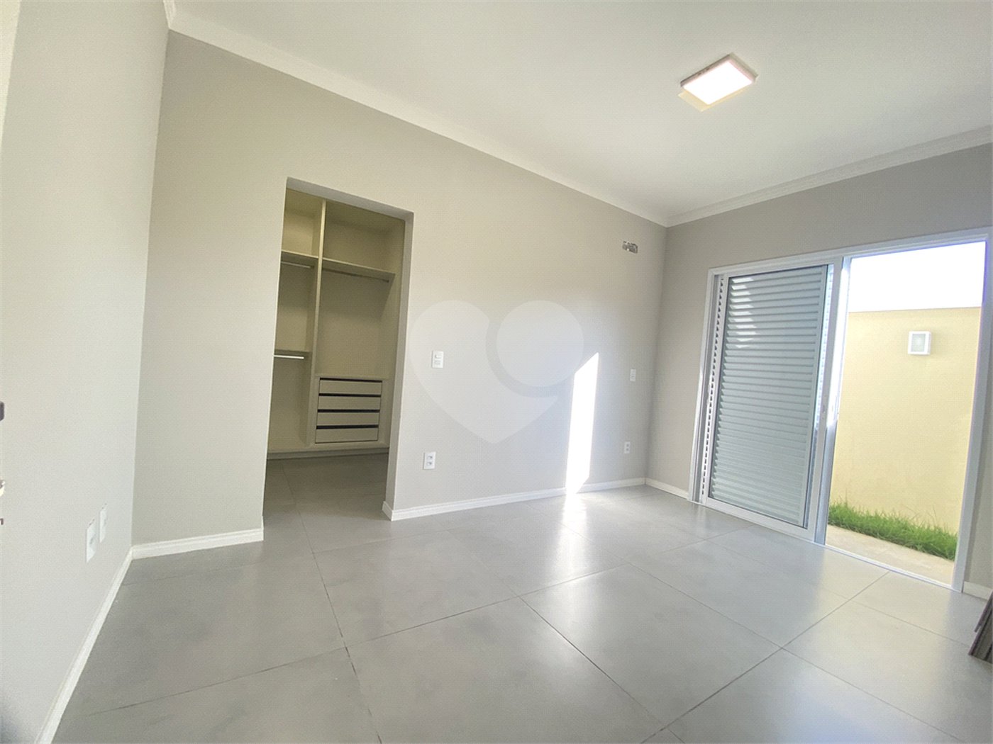 Casa à venda com 3 quartos, sendo 1 suíte, no condomínio Reserva Central Parque, Salto - SP