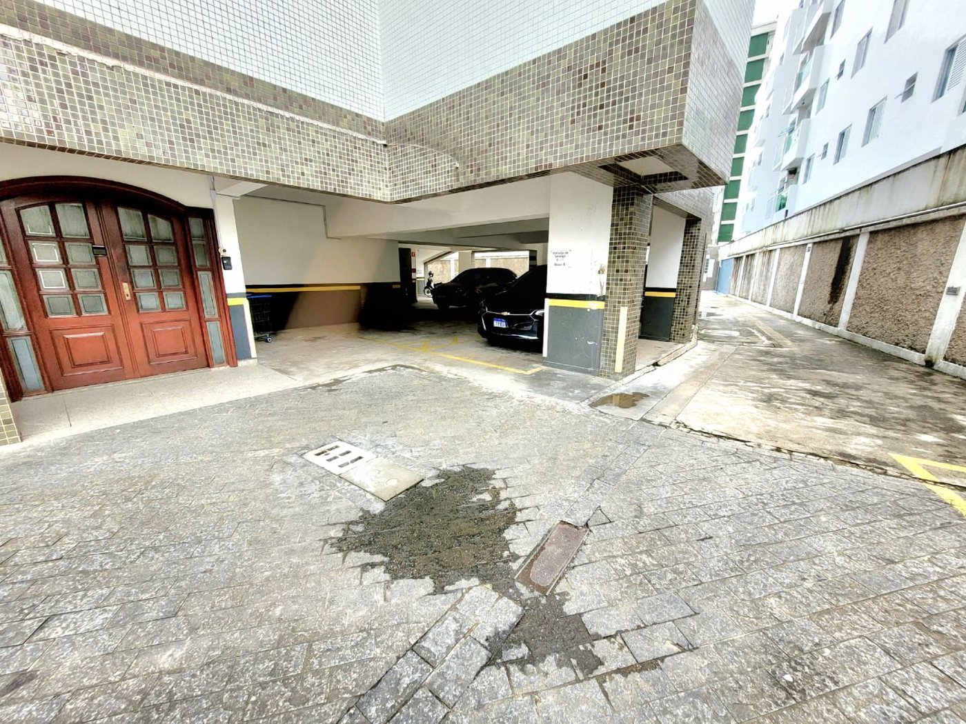 Apartamento com 2 dormitórios, 1 suíte, dependência de empregada à venda, 107 m² por R$ 640.000 - Marapé - Santos/SP