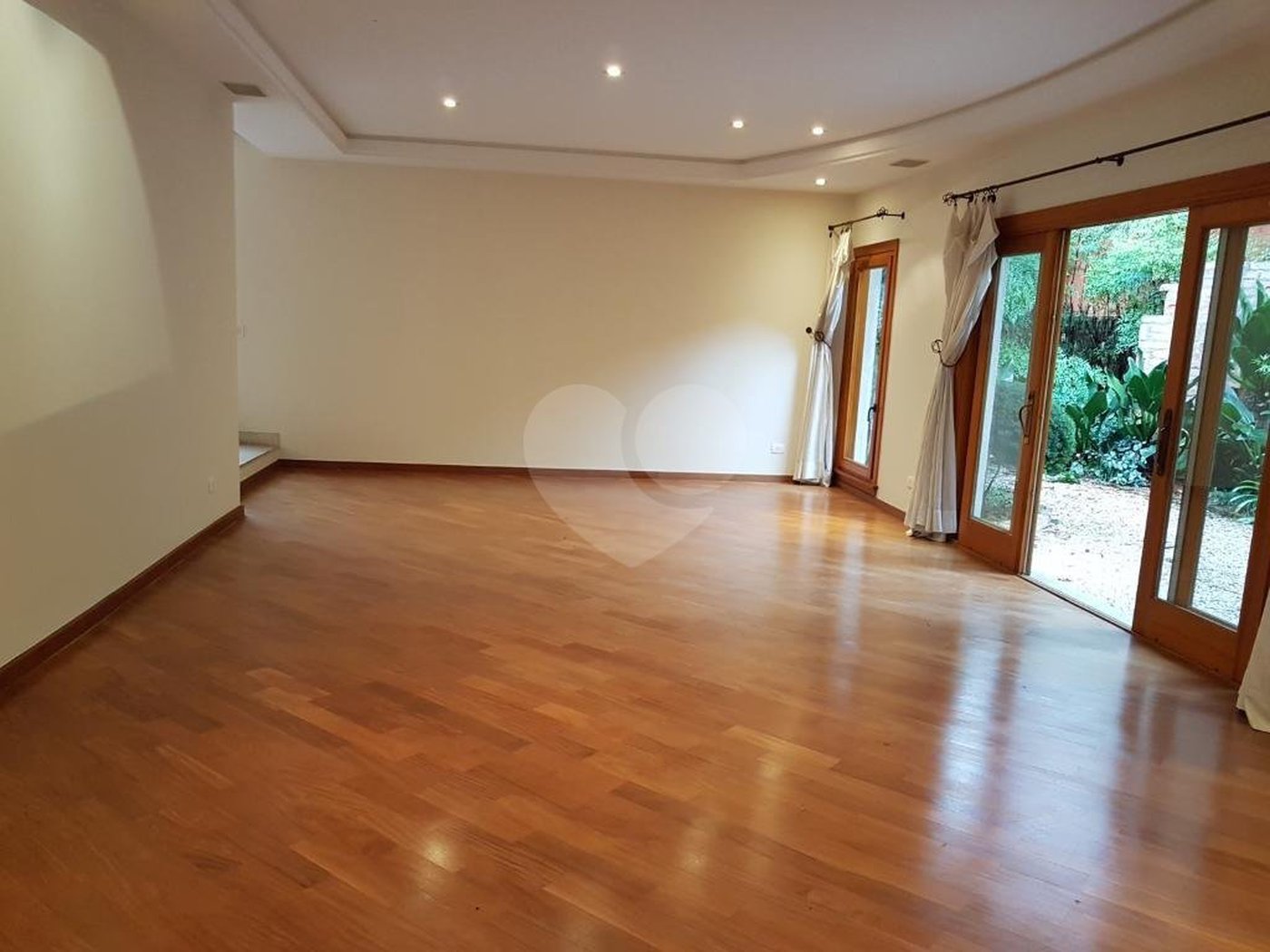 Casa à venda com 4 suítes no condomínio Jardim das Azaléias, São Paulo - SP