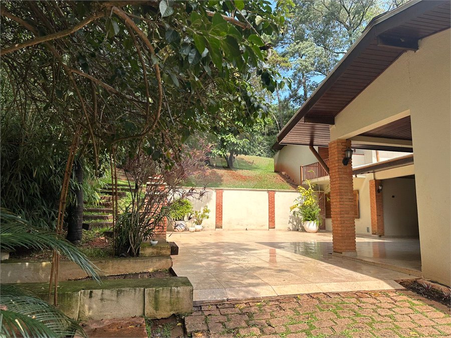 Casa à venda com 4 quartos, sendo 2 suítes,  no condomínio Chacara Marques, Santana de Parnaíba - SP