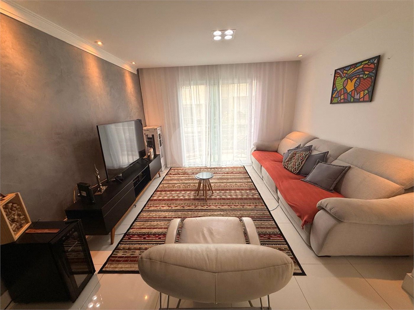 Casa à venda com 4 quartos, sendo 2 suítes, no condomínio Florada da Serra, São Paulo - SP