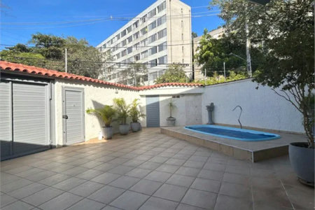 Sobrado à venda com 3 quartos, sendo 1 suíte, em Jardim Jussara, São Paulo, SP