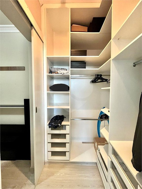 Casa à venda com 5 quartos, sendo 3 suítes, no condomínio Santa Teresa 1, Vinhedo - SP