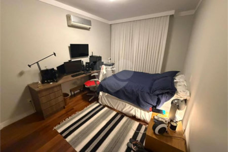 Apartamento à venda com 3 quartos, sendo 1 suíte,  em Cerqueira César, São Paulo, SP