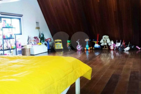 Sobrado à venda com 4 quartos, sendo 2 suítes, em Alto da Boa Vista, São Paulo, SP
